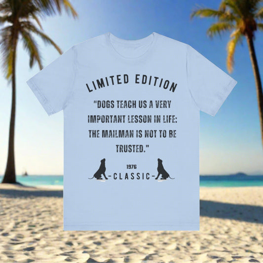 Unisex Jersey“Dogs teach us a very important lesson in life: the mailman is not to be trusted.” Short Sleeve T-shirt - Sniff Waggle And Walk