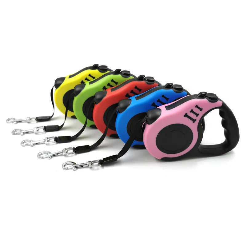 RoamLine retractable dog lead in green with ergonomic non-slip grip handle