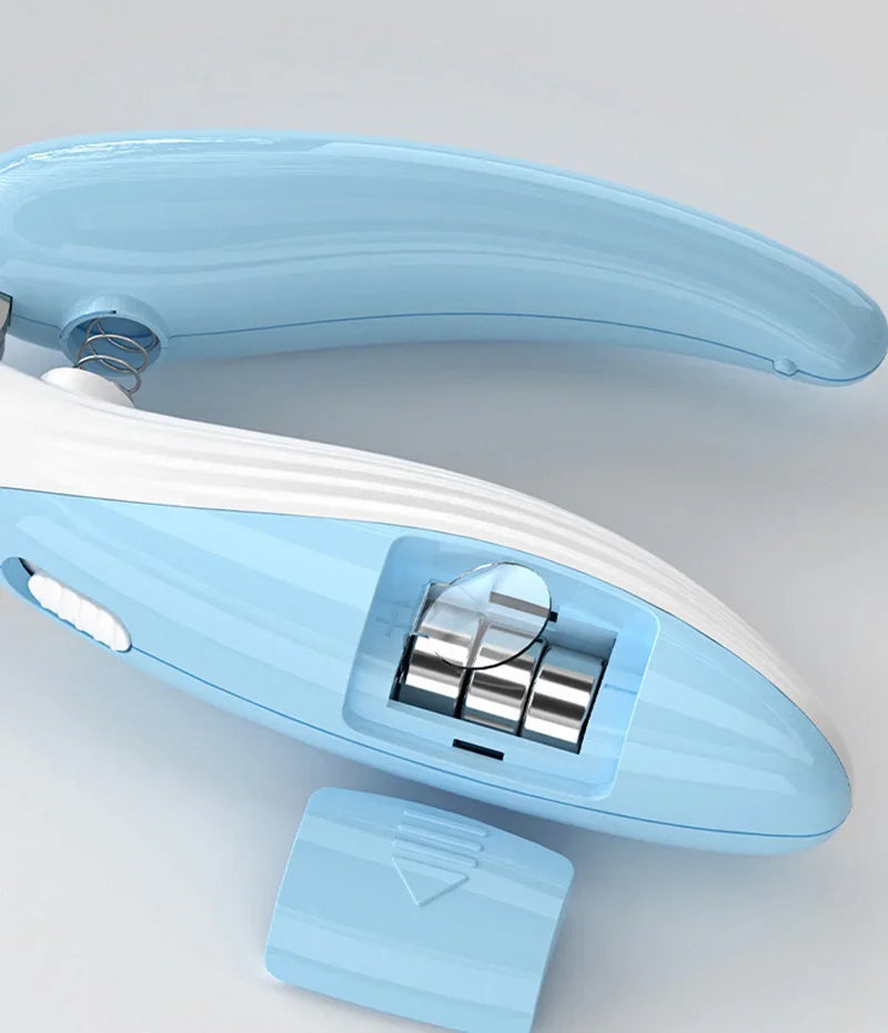 Compact illuminated nail clipper for puppies and small dogs