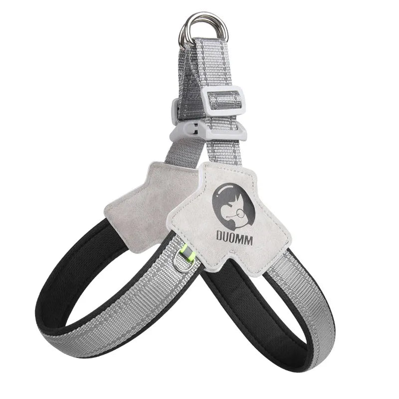 Close-up of ReflexFit harness double traction ring and strong buckle with anti-loosening double buckle fixation detail