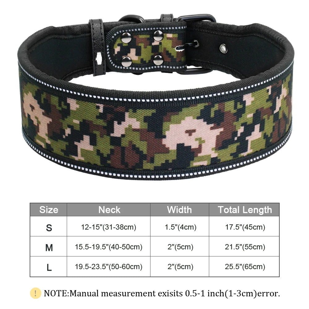 Camouflage dog collar with size chart on a white background