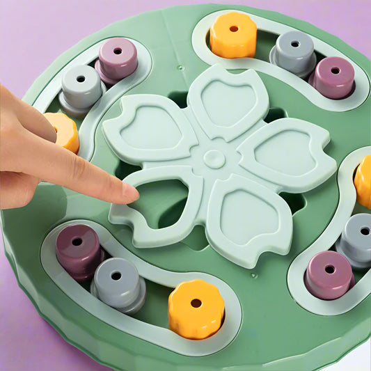Size guide: dog puzzle feeder 25cm diameter, 3cm height — green and dark blue variants