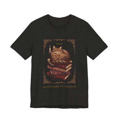Model wearing the Maine Coon Cat tee, front pose